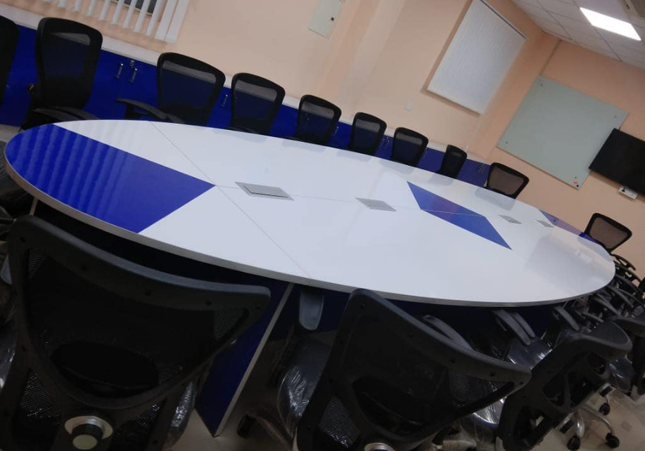 Oval conference table