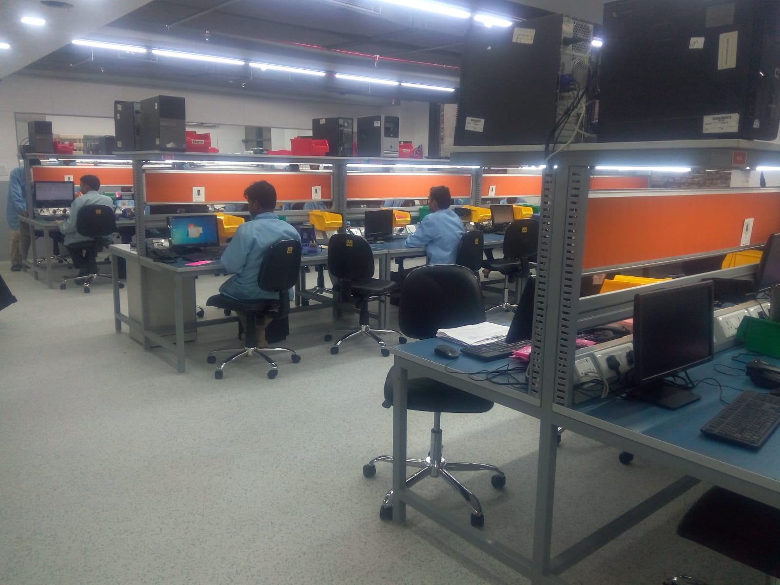 ESD Workstations office furniture in Noida - EMS-ESD002