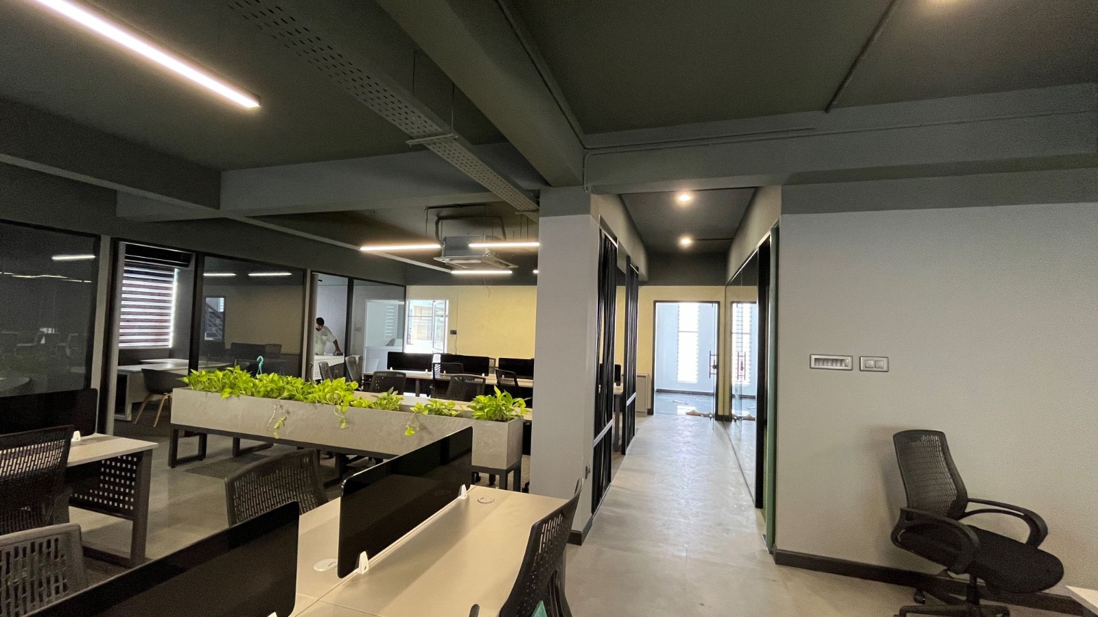 Turnkey Interior Projects office furniture in Noida - EMS-TUR004